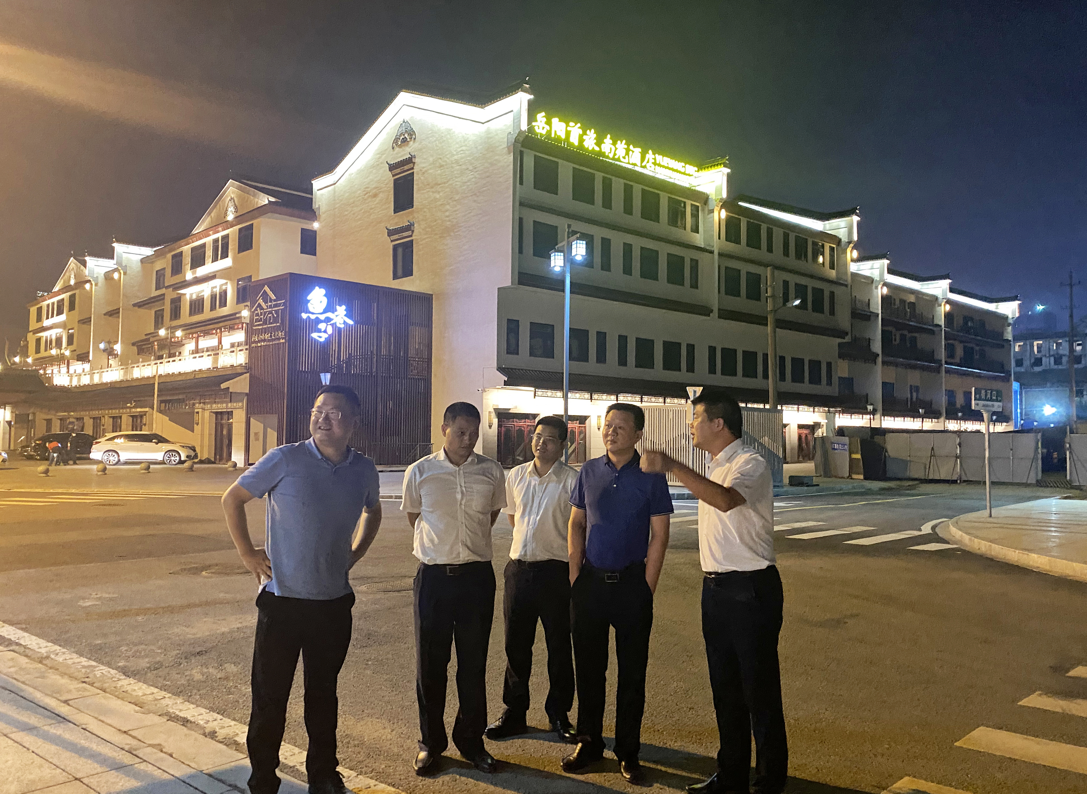 8.13陳岳紅深入洞庭南路歷史文化街區察看疫情防控和街區運營管理優化提質整改落實情況.jpg 8.13陳岳紅深入洞庭南路歷史文化街區察看疫情防控和街區運營管理優化提質整改落實情況.jpg